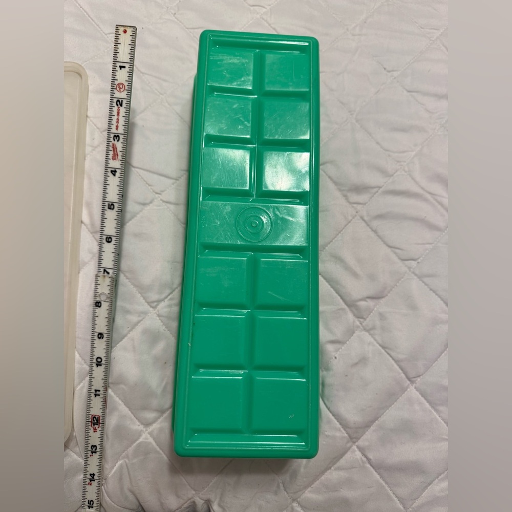 Vintage Tupperware Green Rectangular cellery Storage Container - Picture 3 of 4